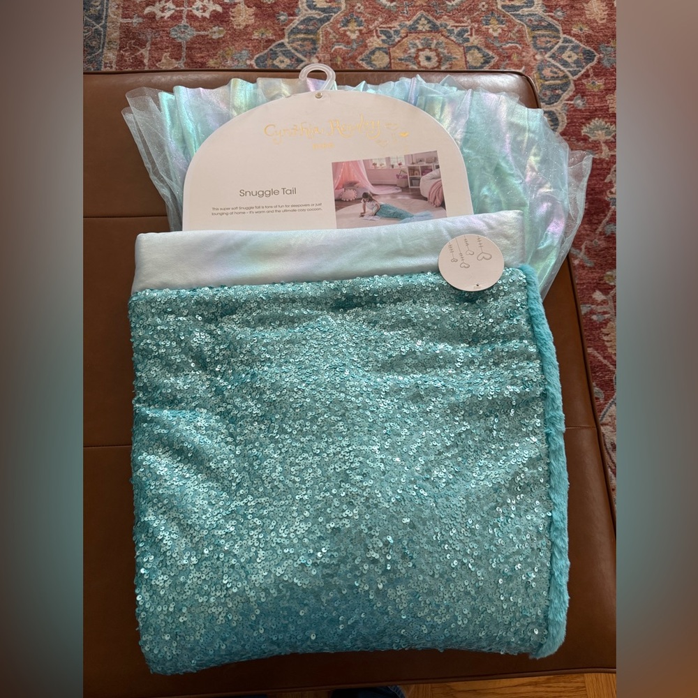 Cynthia Rowley 🧜‍♀️ NWT Aqua Sequin Snuggle Mermaid Tail Blanket *listing for 1